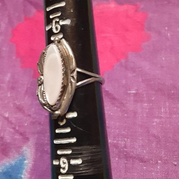 Mother of Pearl Ring Signed JE 106 - Picture 3 of 5
